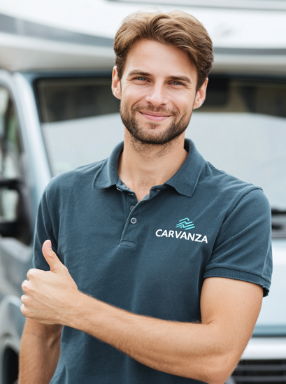 Een man in een blauw overhemd